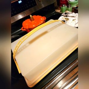 Vintage Tupperware Cake Keeper